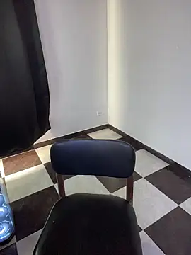 jani_plox Adlı Modelin Canlı XXX Sohbeti