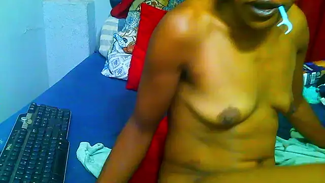 freaky_naughty élő XXX-chatje