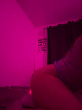 Pokazy przed kamerką – LilPeachyPie