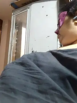 tamilthanushri Adlı Modelin Canlı XXX Sohbeti