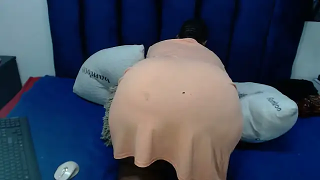 Chat XXX en directo de Thickchocolatex2