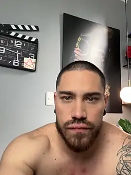 Giorgio-Leone লাইভ XXX চ্যাট