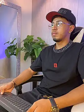 Brand_Collins লাইভ XXX চ্যাট