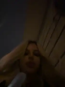 Steffi_Snowbunny Adlı Modelin Canlı XXX Sohbeti