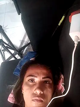 Chat +18 de yennifer777 ao vivo