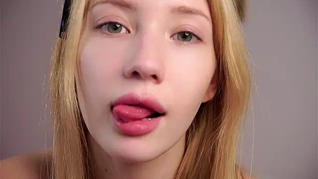 SunnivaCovil's Live XXX Chat