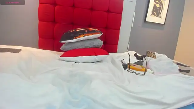 DinaDIRTY: απευθείας συνομιλία ΧΧΧ