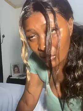 Cardiebae89 élő XXX-chatje