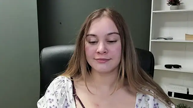 kitty_valeria Adlı Modelin Canlı XXX Sohbeti