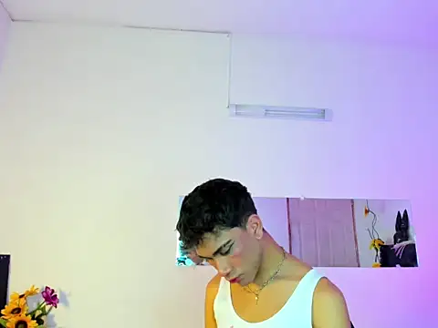 Chat +18 de Ailanys_Miller ao vivo