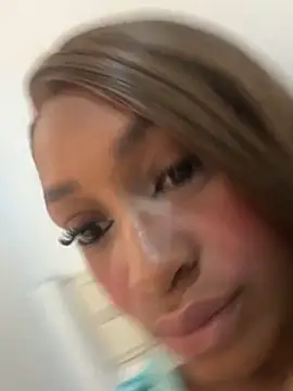 LiaTrainor Live XXX Chat