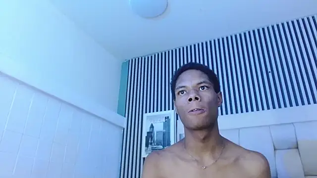 Santiago_Ortiz_ Adlı Modelin Canlı XXX Sohbeti