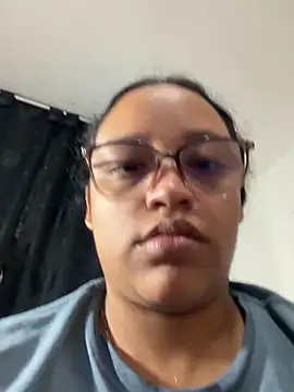 tokio_angel: διαδικτυακό σόου στην κάμερα