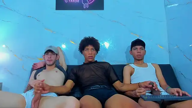 Pokazy przed kamerką – Spicy_guys