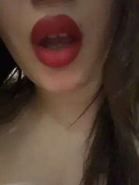 Show modela _Nou_TeeLa_ na web-kameri