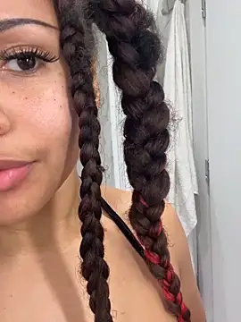 HaileyDiana 即時 XXX 聊天