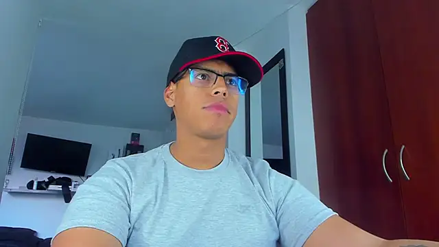 Show modela _John_Boy_ na web-kameri