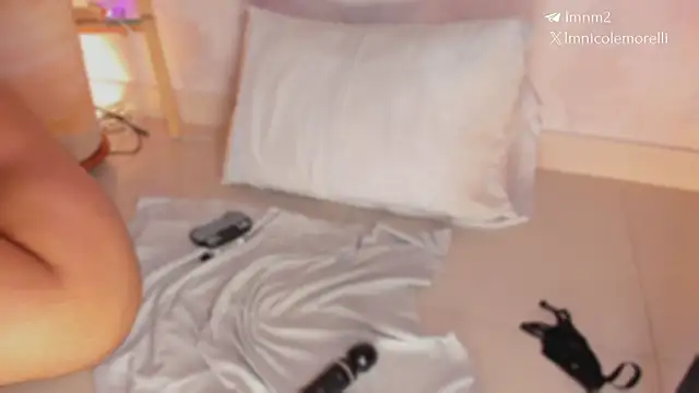 Nicolemorelli2: онлайн-секс-чат