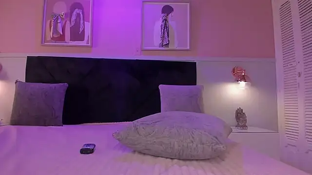 chloe_watson_'s Live XXX Chat