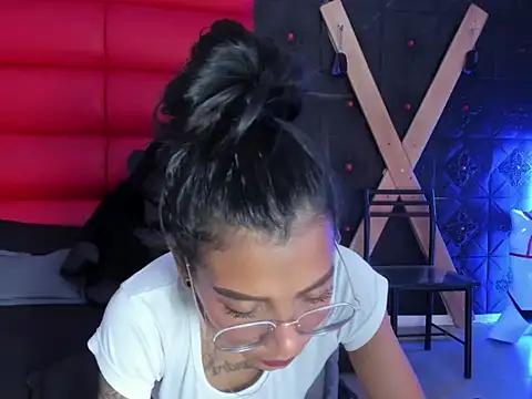 Chatroom XXX en direct de KarlaSlutSkinny__