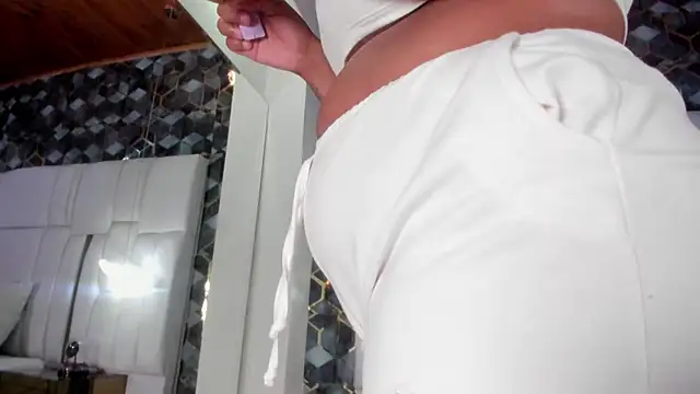 lia_mariana's Live XXX Chat