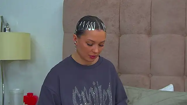 AlexandraBloom élő XXX-chatje