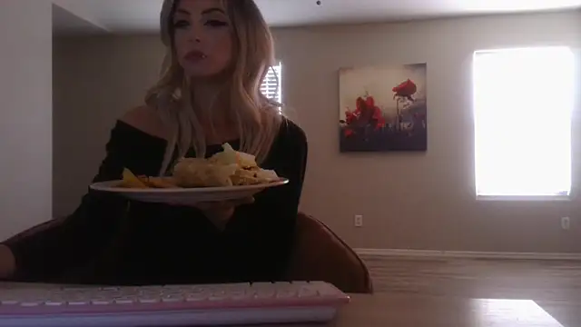 Wishgoddes: διαδικτυακό σόου στην κάμερα