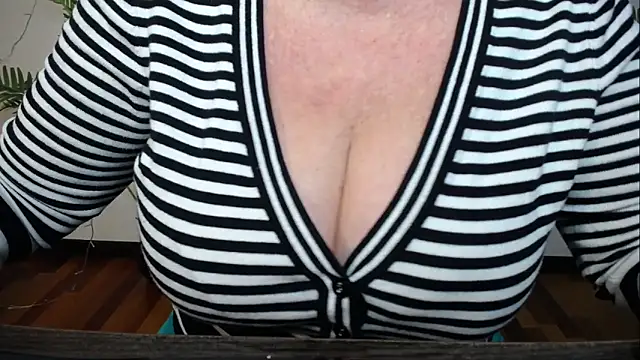 แชท XXX สดของ BlondyLeeBest