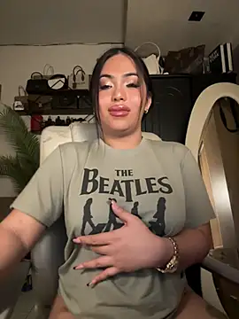 BigDominaMia Pertunjukan Webcam