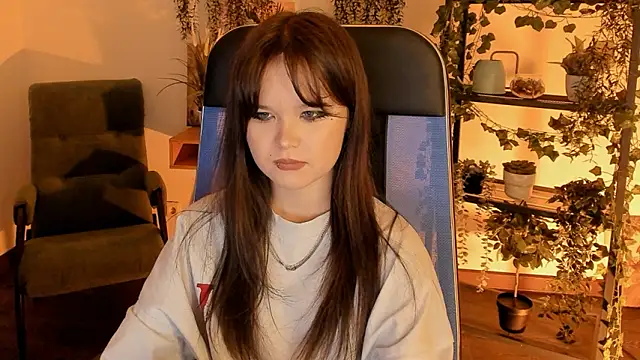 Elainebeness élő XXX-chatje