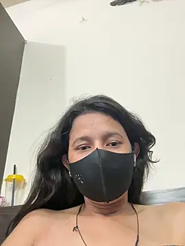 raavigirl 即時 XXX 聊天