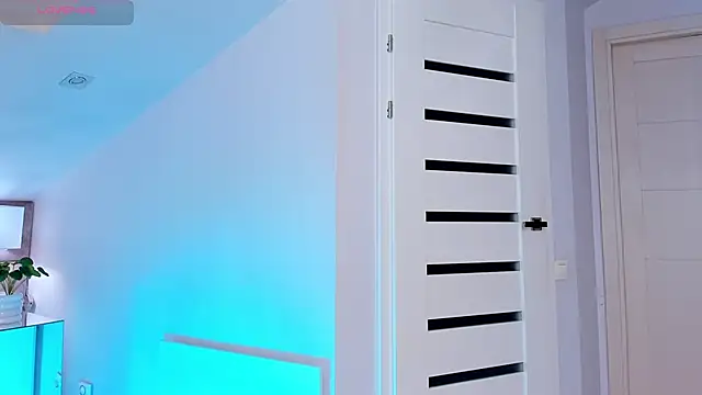 MiaMuseのライブXXXチャット