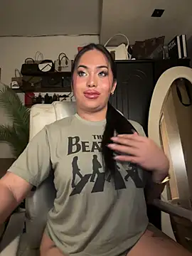 BigDominaMia Chat XXX live