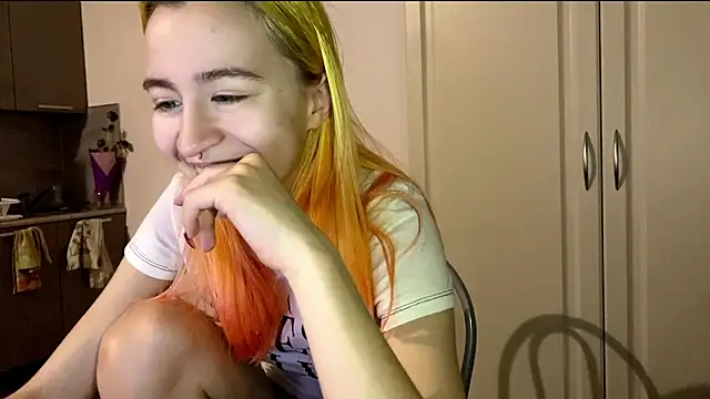 EmilyHein Adlı Modelin Canlı XXX Sohbeti