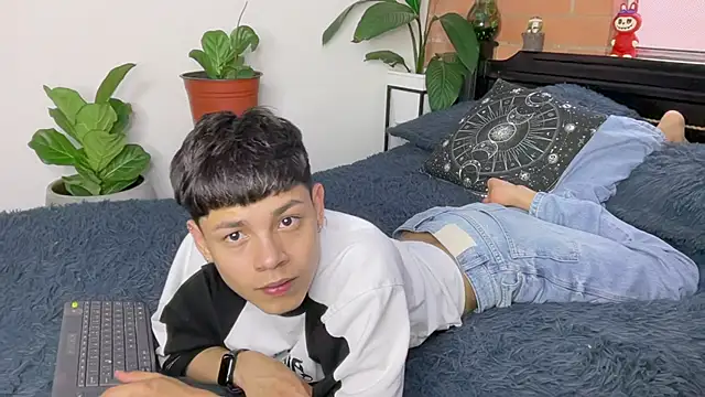 Andy_Belier23のライブXXXチャット