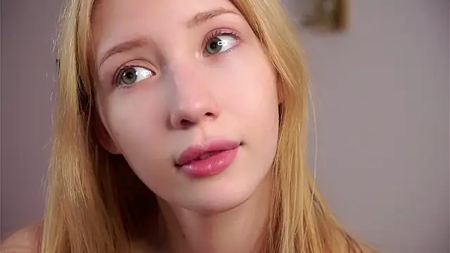 SunnivaCovil Chat XXX in diretta