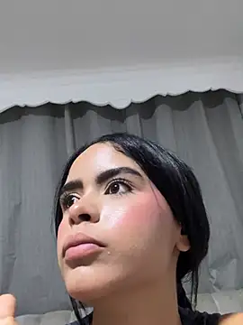 Chat +18 de kitty_rousse01 ao vivo