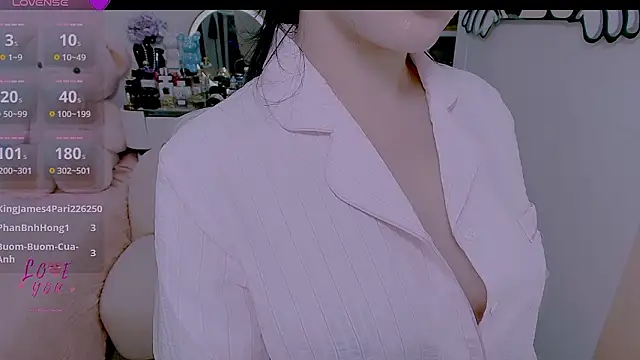 Pari_Kilian22 élő XXX-chatje