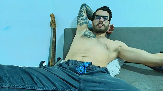 Chat +18 de thomas_gun ao vivo