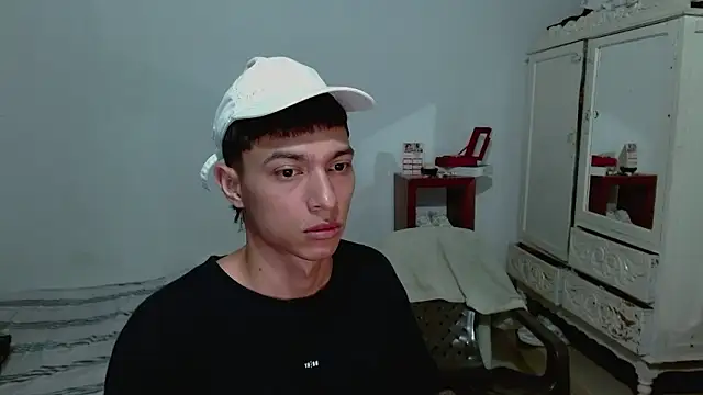 aaron_blug 在線直播表演