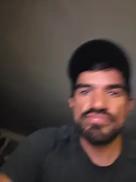 piggylatino: διαδικτυακό σόου στην κάμερα