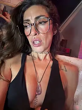 XXX chat uživo modela Amani_thewolf