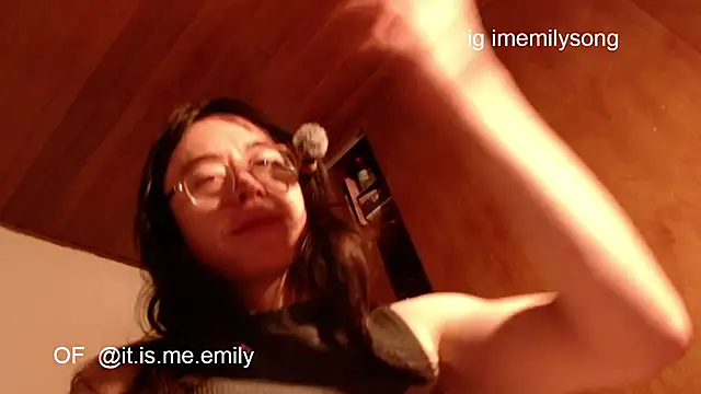 Chatroom XXX en direct de emily_pearl_