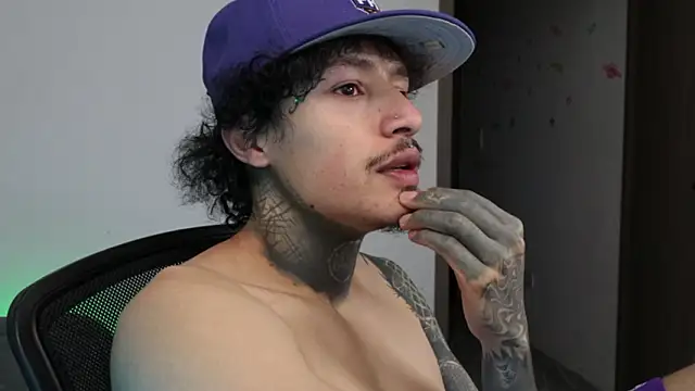 trieone's Live XXX Chat