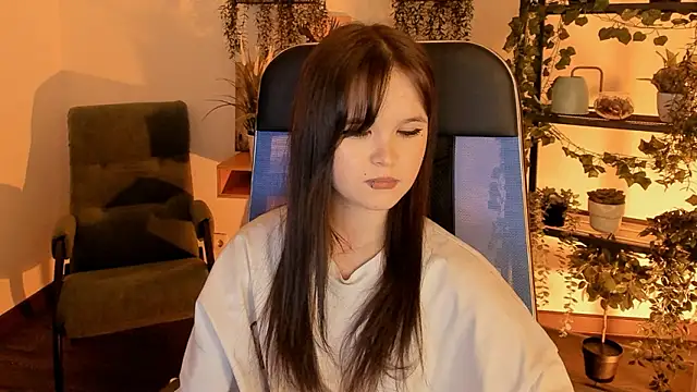 Elainebeness élő XXX-chatje