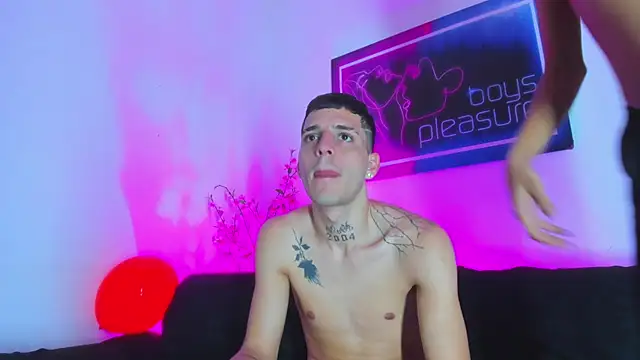 Webkamerová show Pleasure_boys_hot