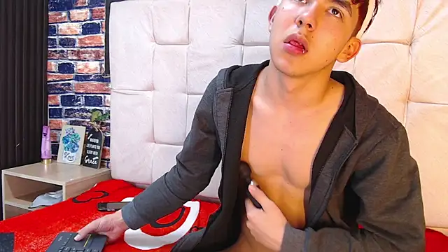 massimoferrera303av Adlı Modelin Canlı XXX Sohbeti