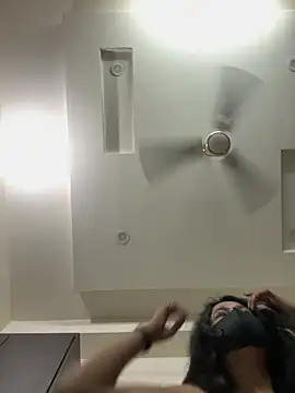 raavigirl's Live XXX Chat