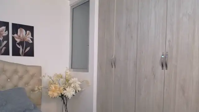 pinky_f00x Adlı Modelin Canlı XXX Sohbeti