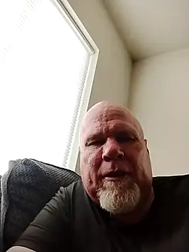 Reddog833 Show in webcam